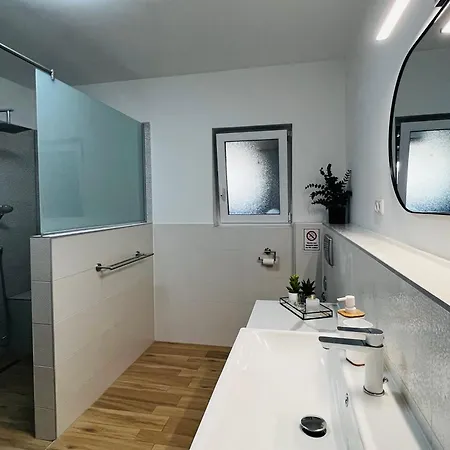 Luxor * Трогір